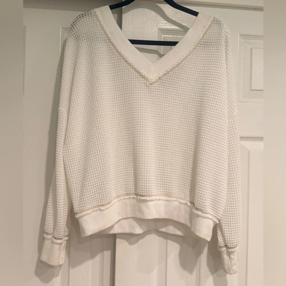 Stella Laguna Beach Boutique White V-Neck Knit Sweater - Picture 1 of 2